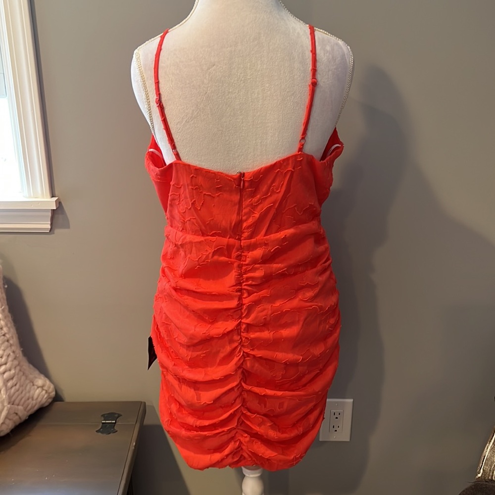 NWT Gorgeous Lulu’s Ruched Mini Dress - Picture 5 of 7
